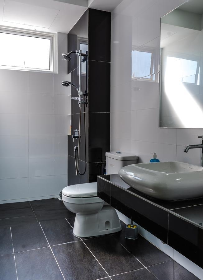 Southwest Island Suite By D Imperio Homestay Bayan Lepas Extérieur photo